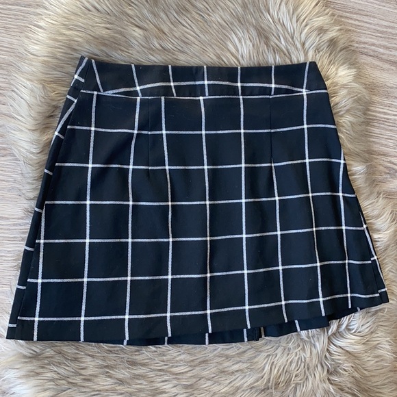 Topshop Y2K Inspired Black & White Plaid Wrap Around Skirt - Picture 7 of 7